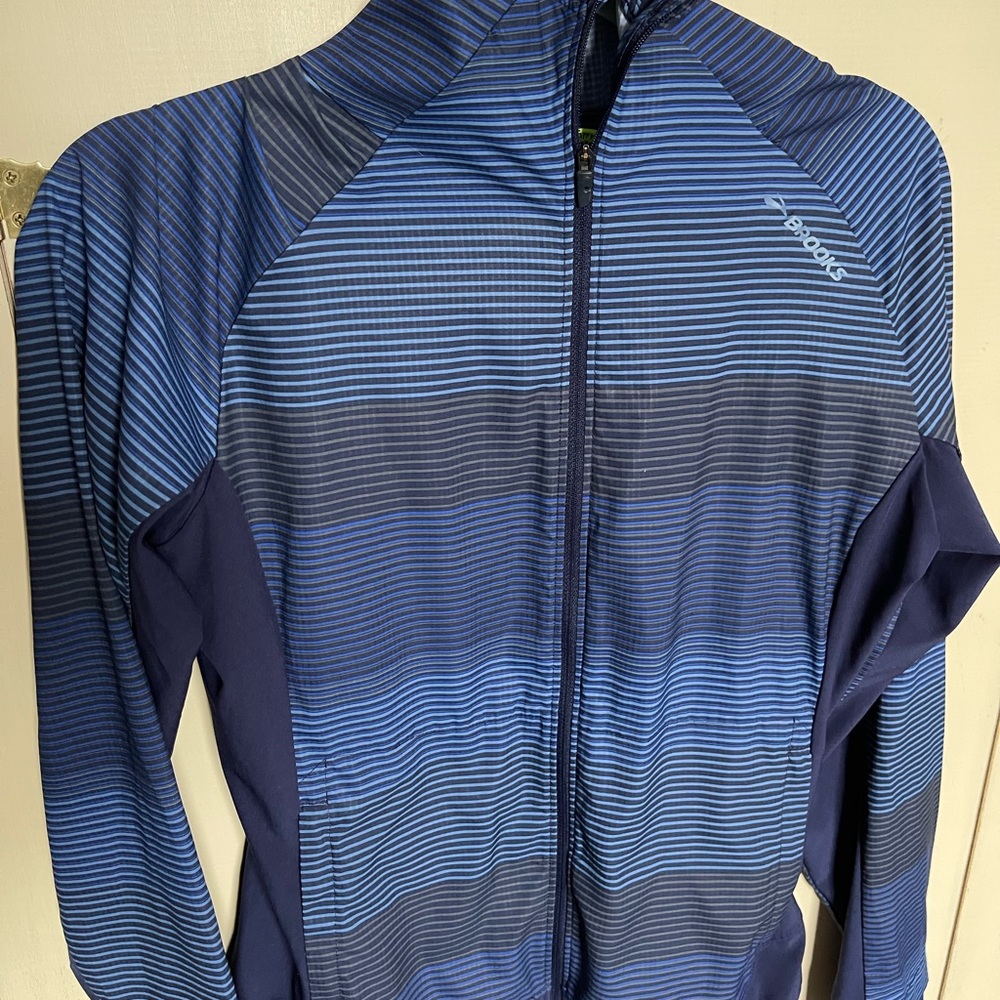 Brooks Women Windbreaker